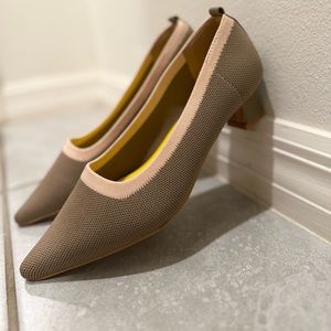 TIJN Size 7 Low Heels